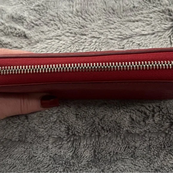 Authentic Gucci Microguccissima Patent Leather Zip-Around Wallet – Hibiscus Red - Picture 2 of 11